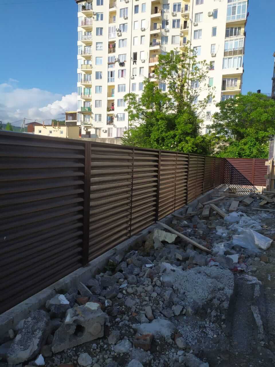 Забор-жалюзи 140м RAL8017 Шоколад фото1 в Тамбове
