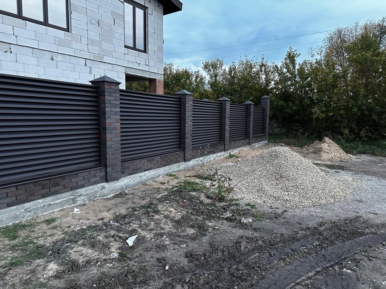 Забор из ламелей Еврожалюзи 38м RAL8019/8019 Темный Шоколад двусторонний MATTE фото 4 в Тамбове