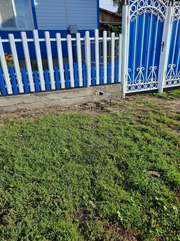 Забор из евроштакетника 14м RAL9003 Белый, RAL5005 Синий Сигнал фото 2 в Тамбове
